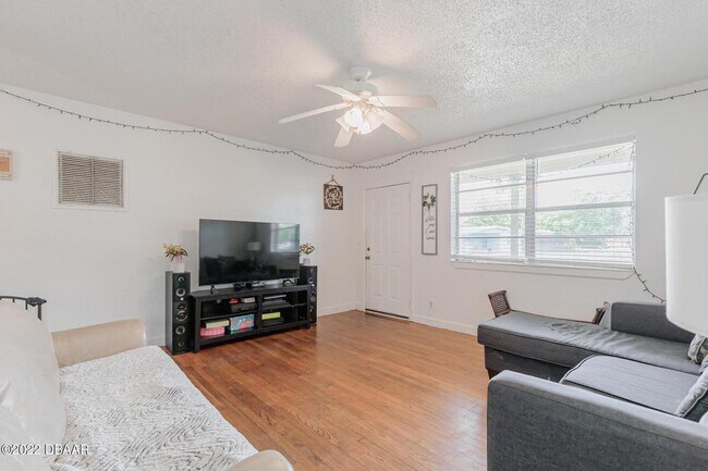 Building Photo - 1509 3rd St