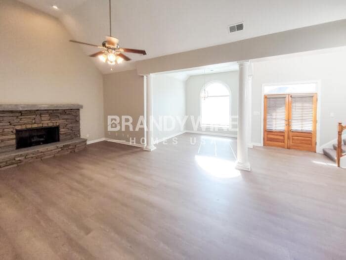 Building Photo - 9088 Fenmore Cove