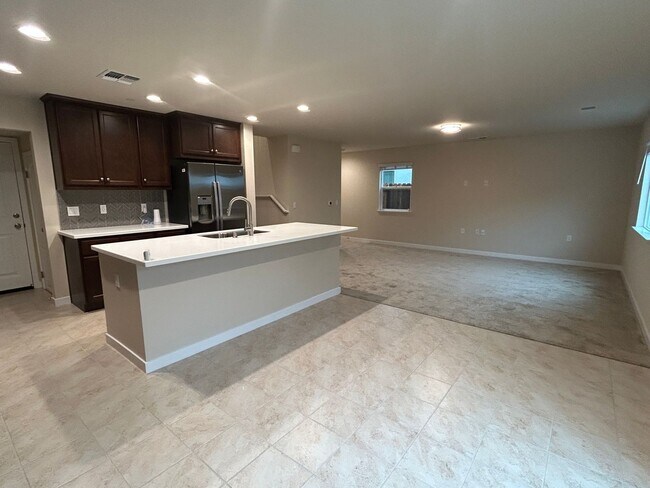 Building Photo - 479 Lemongrass St