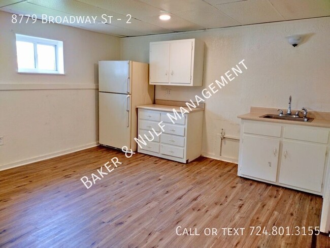 Primary Photo - 8779 Broadway St