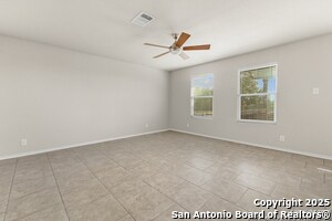 Building Photo - 2122 York Dr