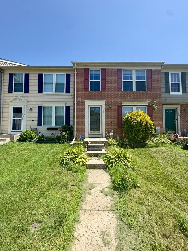 Building Photo - 537 MacIntosh Cir