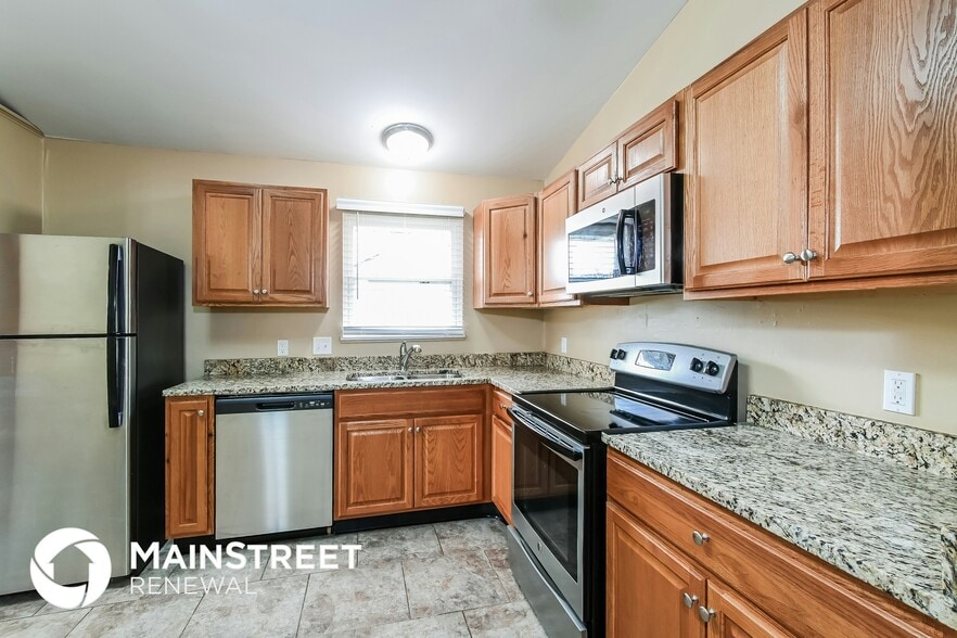 Building Photo - 3036 Brentmoor Dr