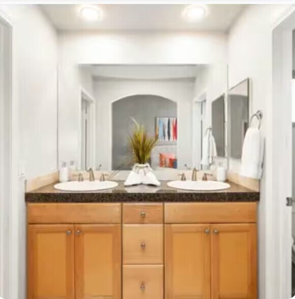 Building Photo - 53220 Avenida Navarro