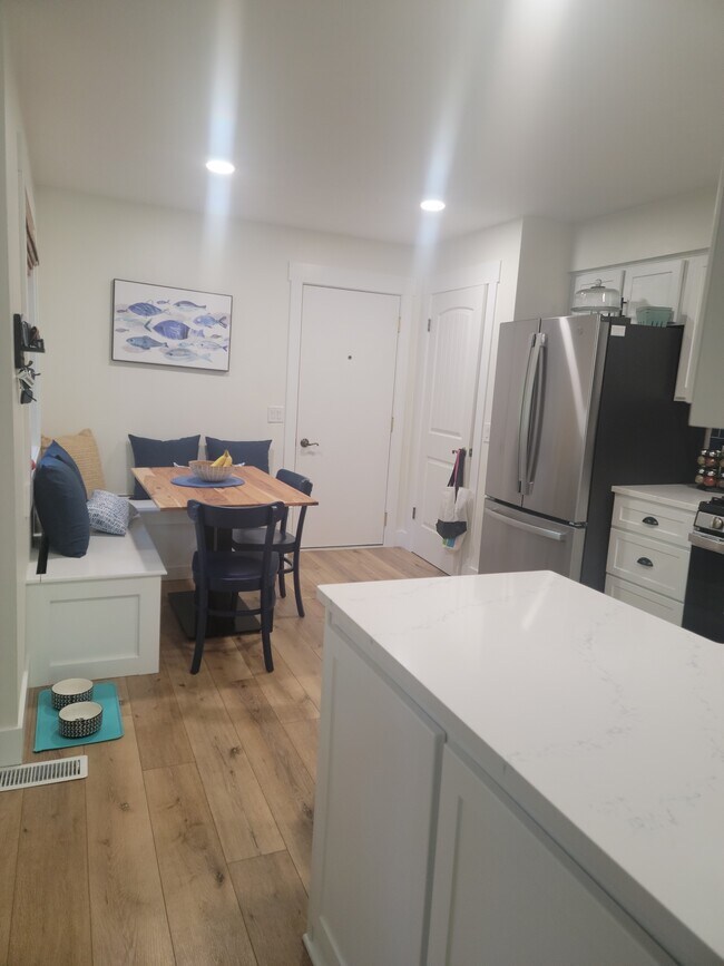 Building Photo - 9976 Edgewood Ave