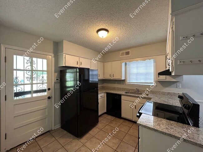 Building Photo - 760 Hackberry Dr