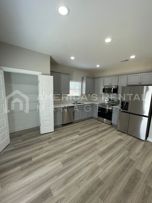 Building Photo - DEPOSIT PENDING!!! Home for Rent in Eastab...