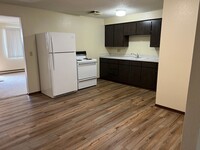Building Photo - Pinewood Apartments