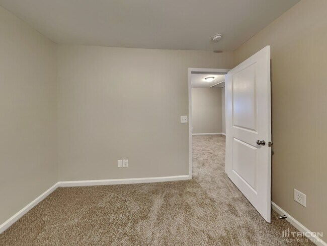 Building Photo - 250 Harvest Glen Ln