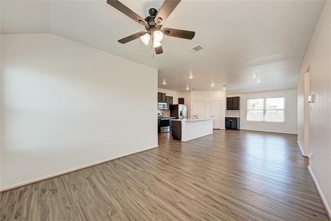 Building Photo - 520 Pandora Cv