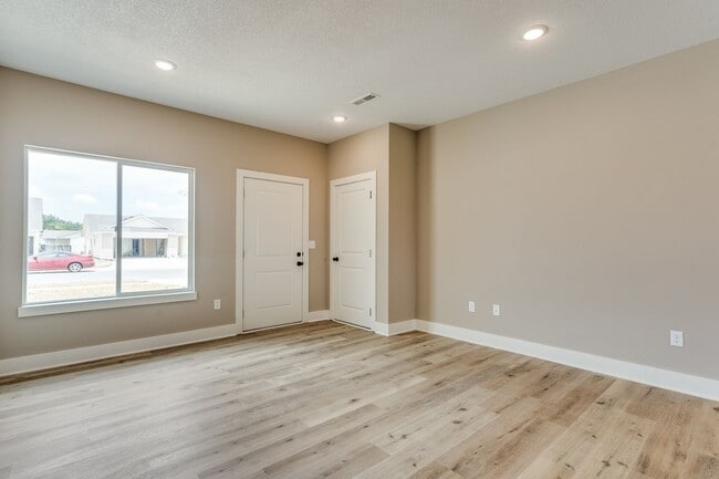 Building Photo - 4440 N Sandplum St