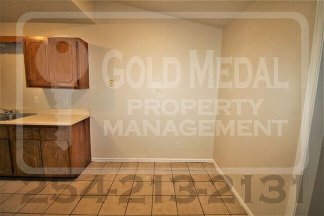 Building Photo - 4801 Cedarhill Cir