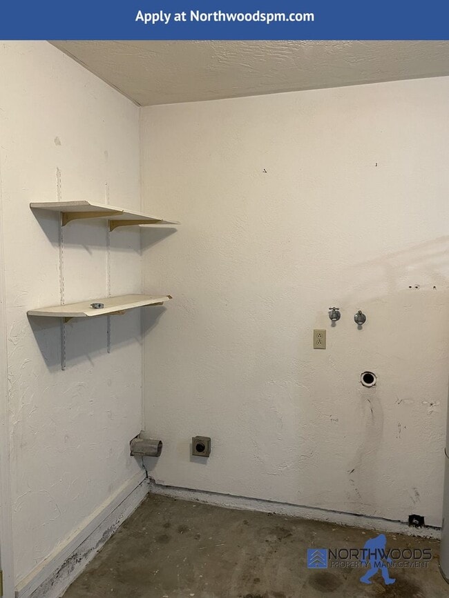 Building Photo - Very Nice 3 Bedroom 2 Bath Home-Located on a Corner Lot