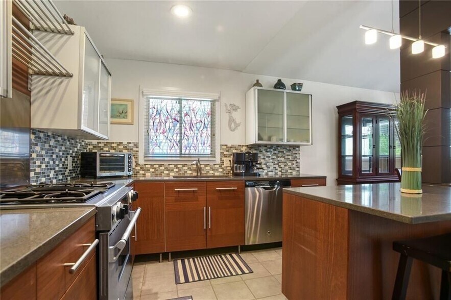 Building Photo - 2056 Arlington Ave NE