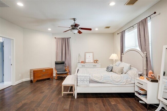 Building Photo - 2729 Kinney Oaks Ct