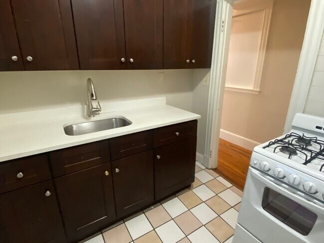 Building Photo - 81 Whiting St