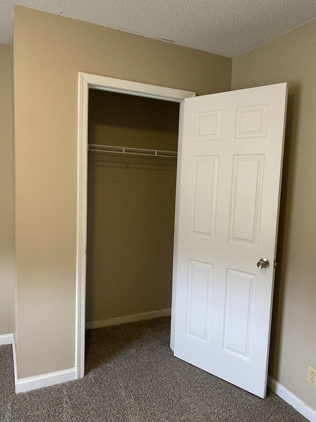 Building Photo - 2070 Carneal Ln