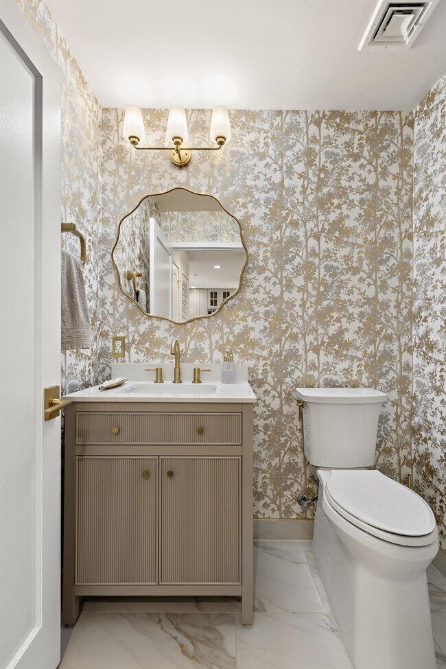 Building Photo - 1125 Maxwell Ln