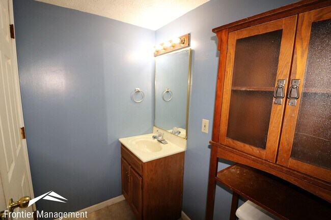 Building Photo - 1010 Ratone St