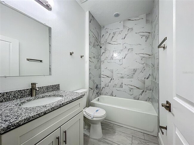 Building Photo - 5736 N Claremont Dr