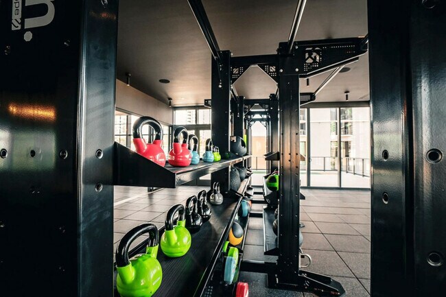 Building Photo - 601 NE 1st Ave