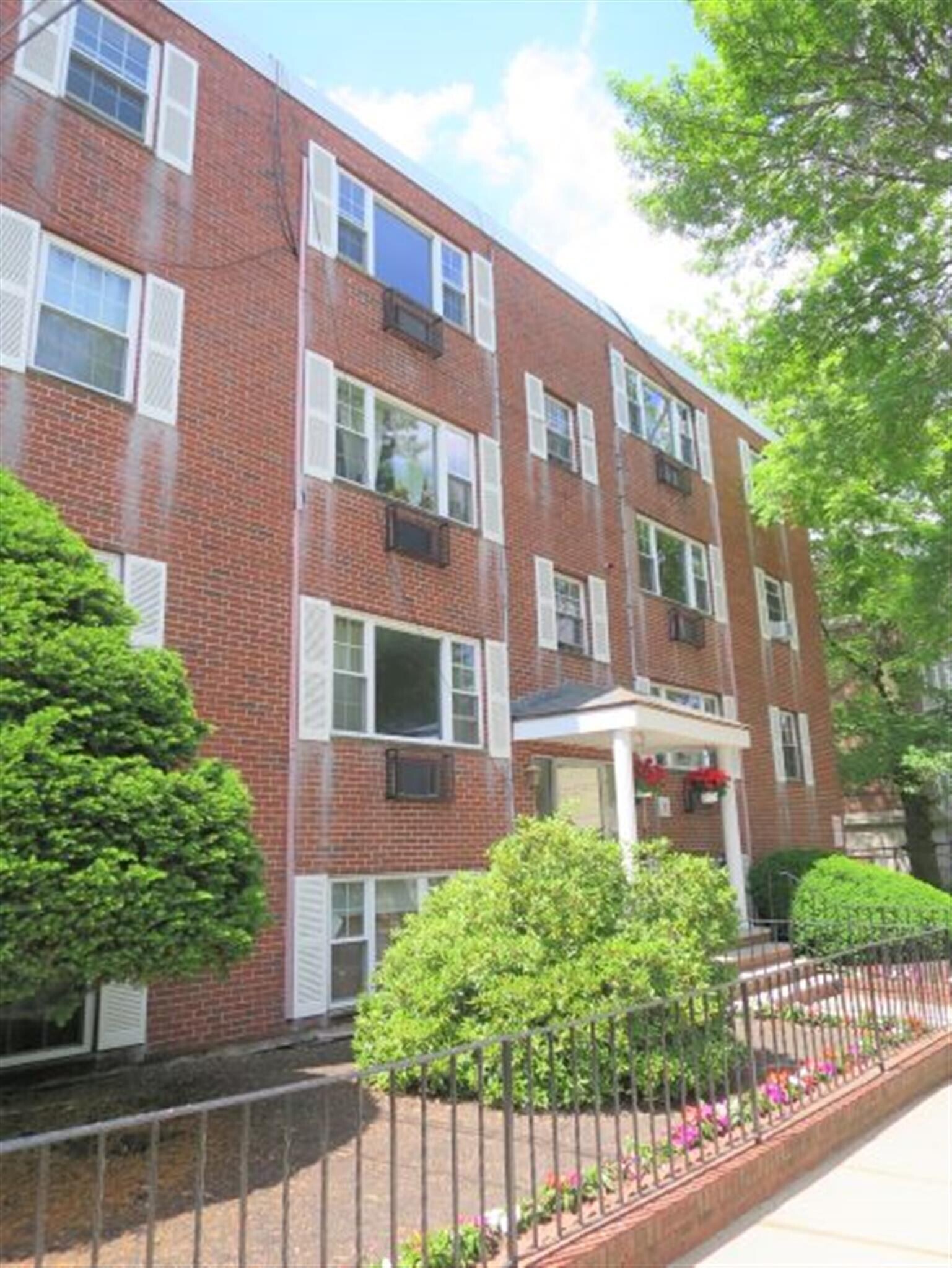 Building Photo - 21 Franklin St