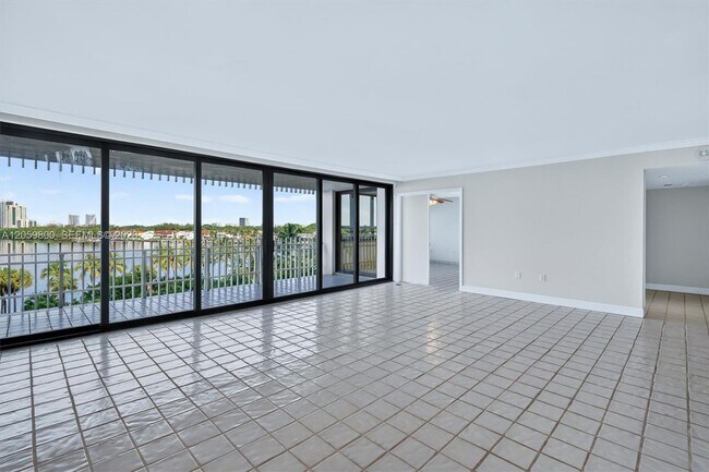 Building Photo - 1 Grove Isle Dr