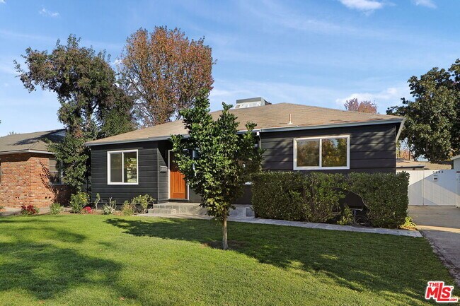 Building Photo - 5318 Teesdale Ave