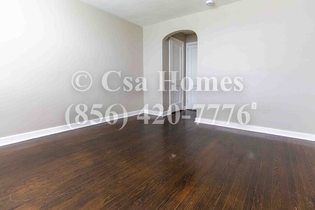 Building Photo - 1562 Bradley Ave