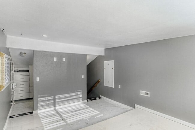 Building Photo - 4Bd/2Ba Bellevue House