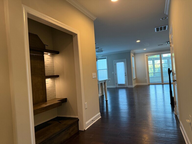 Building Photo - 120 Bailey Park Ct