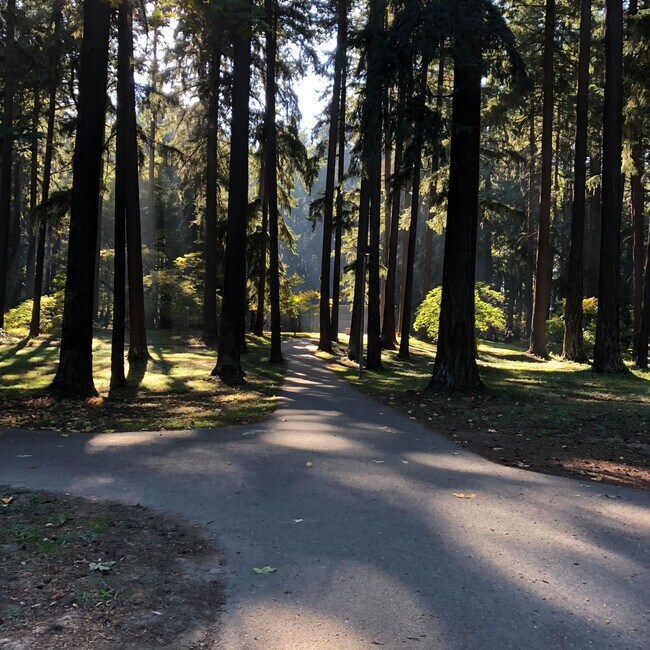 Building Photo - St. Johns 1 bedroom 1 bath in park-like setting.