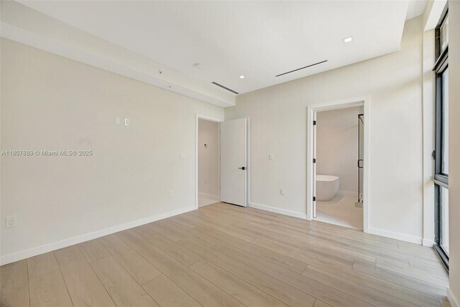 Building Photo - 2692 SW 25th Ave