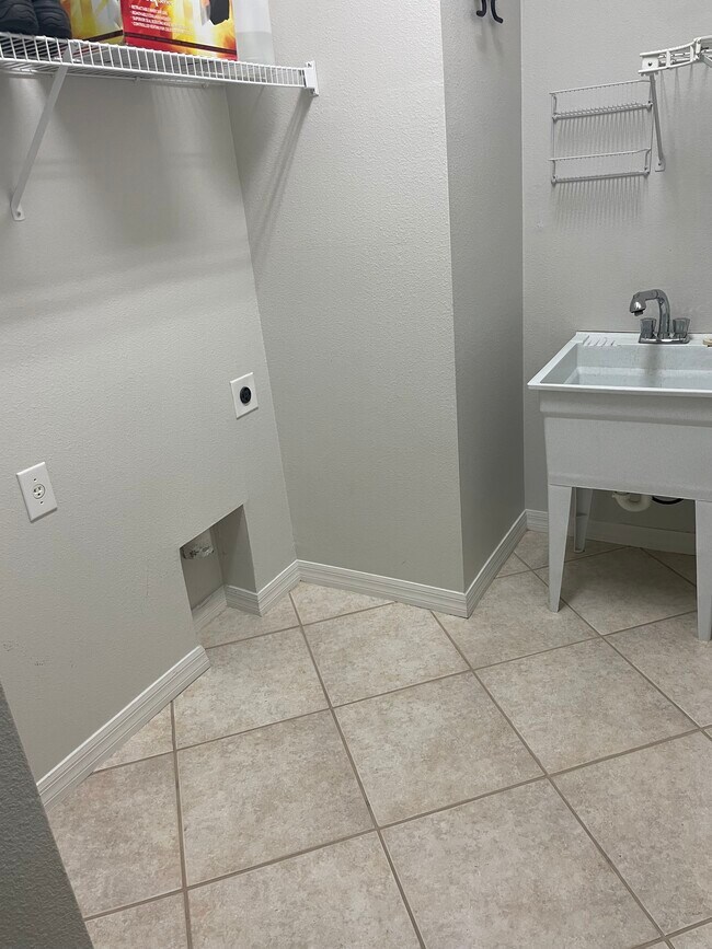 Building Photo - 1235 Travertine Terrace