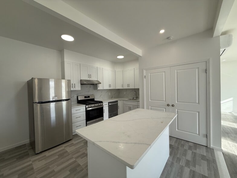 Building Photo - 17 Kearny Ave