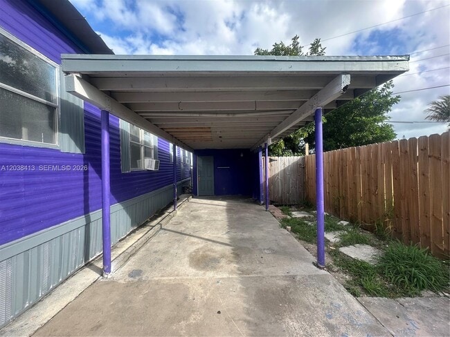Building Photo - 2961 Plumosa Ln