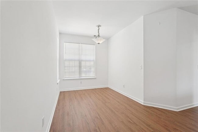 Building Photo - 2596 Bates St SE