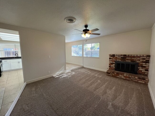 Building Photo - Newly updated 3-bedroom Single Story in th...