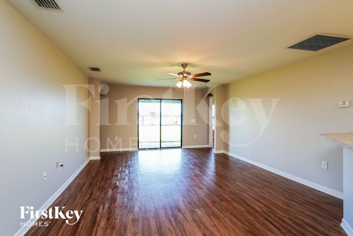 Building Photo - 716 Evening Shade Ln