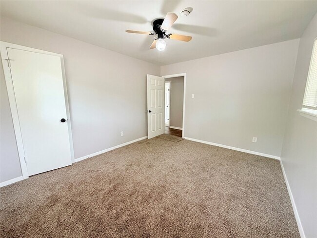 Building Photo - 20729 Canterbury Ln