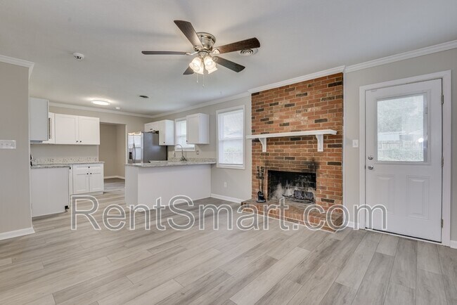 Building Photo - 250 Almon Ct