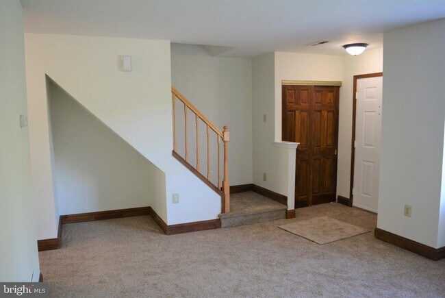Building Photo - 361 Kent Ln