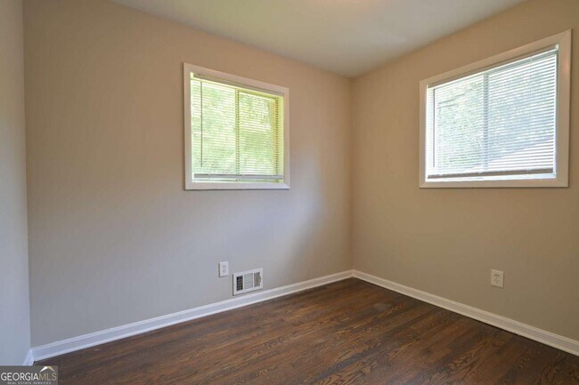 Building Photo - 2075 Claude St NW