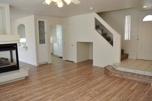 Building Photo - Beautiful Home in Silverado Ranch.