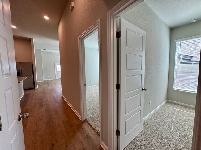 Building Photo - Stunning 3x2 Luxury Duplex in Buda, TX!