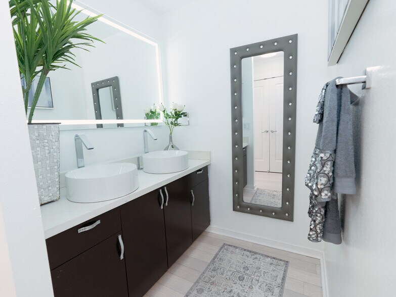 Building Photo - 88 King St