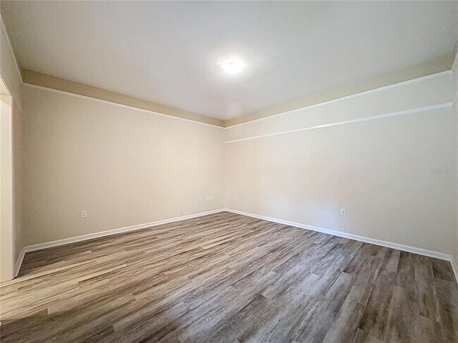 Building Photo - 6846 Lake View Dr