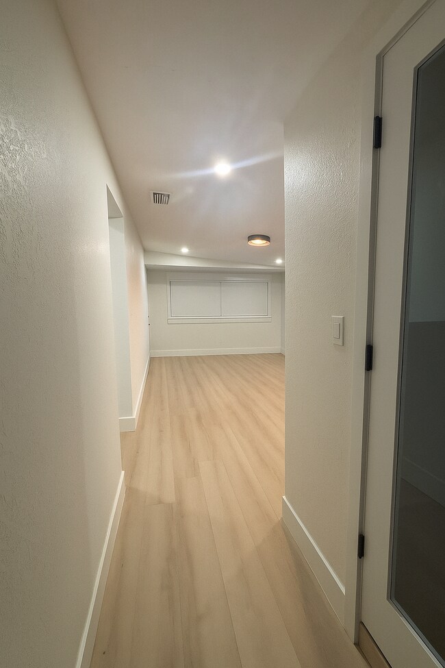 Building Photo - 8003 Somerset Ln