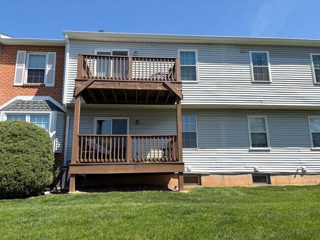 Building Photo - Well Maintained 2nd Floor Condo Now Available in Northridge Estates