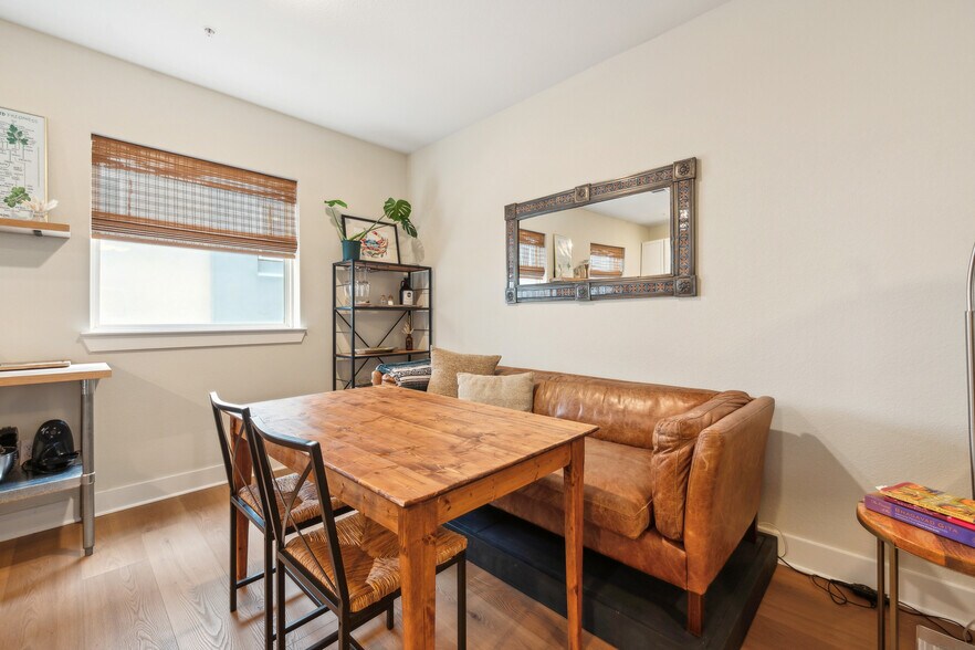 Dining Space - 2827 Manor Rd